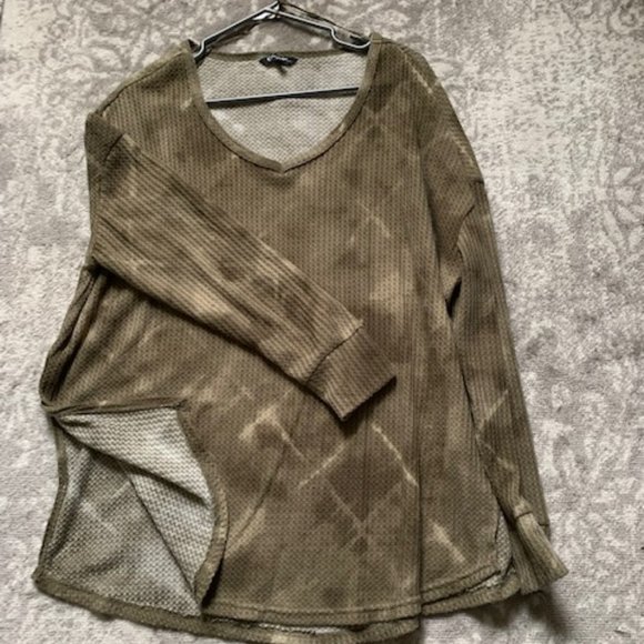 Shirt - Picture 1 of 3